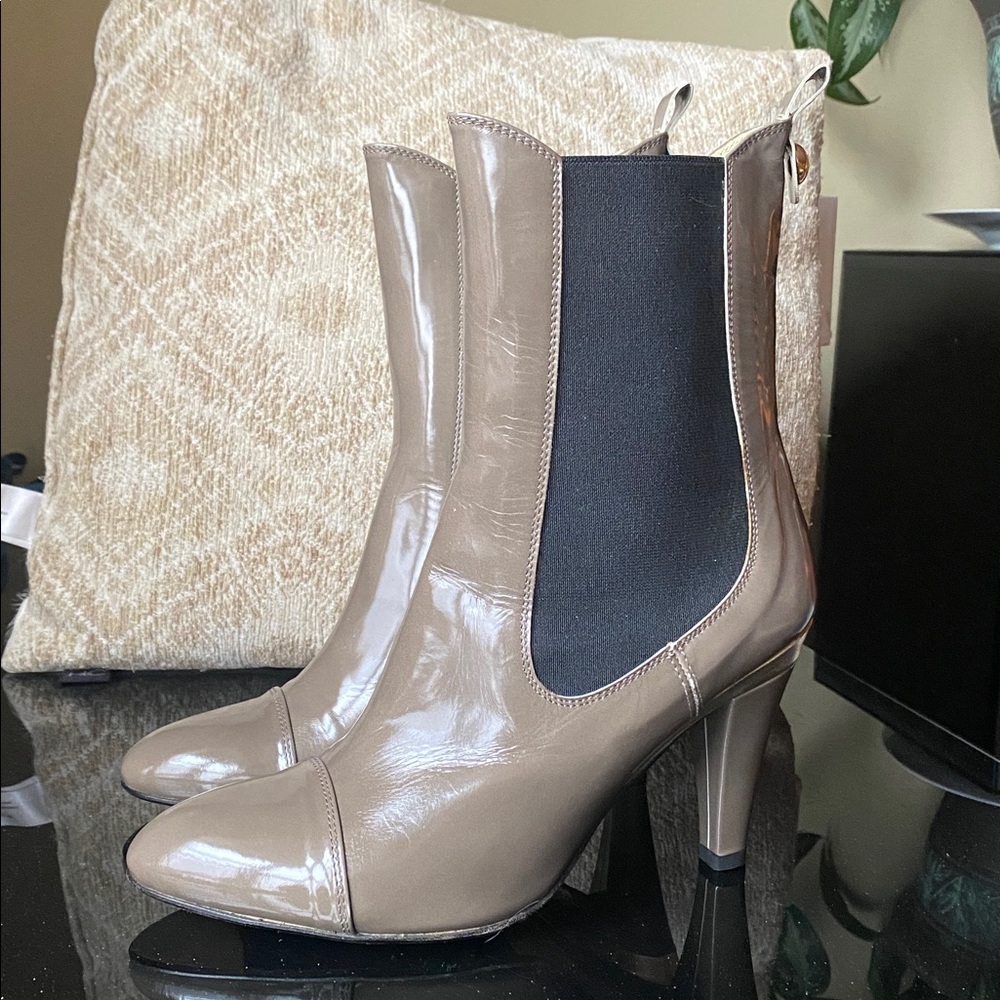 Taryn Rose Italian Women’s Ankle Boots Taupe Patent Leather Size 9